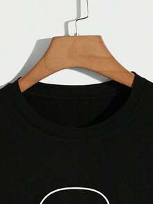 Camiseta de Hombre Manfinity Dauomo con Estampado de Dibujos Animados y Letras - Negro - Ver 4