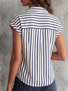 Camisa de verano de moda con rayas, de un solo pecho, con hombros caídos y mangas cortas, de poliéster con cierre de botones delanteros de color contrastante, diseño de parte delantera corta y parte trasera larga - Rayas azules - Ver 5