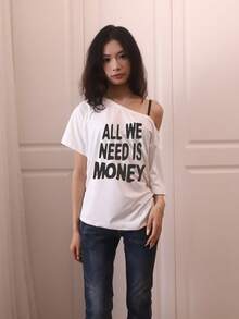 Áo thun nữ tay ngắn, hở vai, in hình "Chúng ta chỉ cần tiền", chất liệu polyester co giãn, vạt áo thông thường, độ đàn hồi cao, dáng regular fit, phù hợp mặc hàng ngày đi làm hoặc dạo phố. - trắng - Xem 11