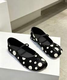 Versión de piel de oveja ~ Zapatos planos de punta dividida tipo Mary Jane con estampado de lunares y tira única, versátiles para el transporte diario - Negro - Ver 6