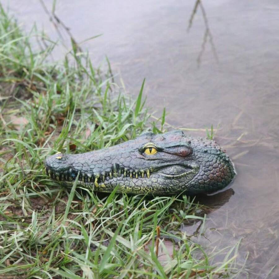 Lifelike Floating Crocodile Model, Outdoor Pond And Swimming Pool Decor, Suitable For Yard Landscape, Pond And Garden Water Feature Decoration - Crocodile Ornament - View 1