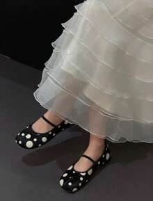 Versión de piel de oveja ~ Zapatos planos de punta dividida tipo Mary Jane con estampado de lunares y tira única, versátiles para el transporte diario - Negro - Ver 11