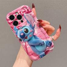 Disney Lilo & Stitch Phone Case, Official Stitch Character Design, Kiss-Marked Stitch In Soft Plush Texture On A Pink Beach Background Protective Cover. Compatible With IPhone 17, 16, 15, 14, 13, 12, 11 Pro Series, Featuring The Playful Alien With Heart Eyes And Kisses On A Tropical Pink Beach, Perfect For Stitch Fans And Disney Lovers, Ideal For Birthdays, Holidays, Anniversaries, Graduation Gifts, Or Any Special Occasion To Surprise Family, Friends, Classmates, And Loved Ones. - 白色 - 查看 3