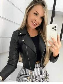 Premium Faux Leather Motorcycle Jacket With Asymmetrical Zipper, Impeccable Finish, Short, Fitted Jacket, Modern And Elegant Biker Style, High-Quality Faux Leather Jacket With Structured Collar, Metal Buttons, Front Zipper Detail, Powerful Look, Versatile Jacket For Day And Night, Perfect Fit, Silhouette-Flavoring Design, Stylish Jacket For Cold Weather, Lightweight And Comfortable, Fashionable, Casual And Chic Women's Jacket, Winter And Autumn Fashion, Sophisticated Urban Look, Jacket With Functional Pocket, Exclusive Design, Black, Brown And Caramel Jacket, Sizes S, M, L, XL, Soft, Durable Leather Jacket, Doesn't Peel, Blogger/Influencer Look, European Style, Wardrobe Essential, Modern And Elegant Outfit, Short Jacket With Slim Cut, Perfect Body Fit, Premium Clothing, High Durability, Women's Biker Jacket, Luxury, Comfortable, Timeless, Refined Style, June Festival - 黑色 - 查看 1