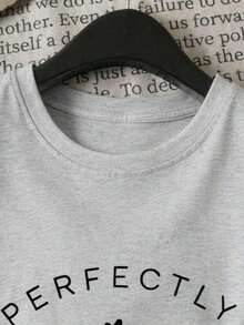 100% Cotton, Perfectly Imperfect, Women's White Crew Neck T-Shirt With Simple Letter Print For Summer, Comfortable And Breathable Cotton Fabric, Versatile Casual Style, Fashionable T-Shirt, Beautiful T-Shirt, Gift For Brothers, Gift For Sisters, Gift For Mom, Mother's Day Gift, Casual Fashion T-Shirt For Dates. - 淺灰色 - 查看 4