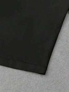 Esta camiseta holgada y transpirable presenta un diseño sencillo con corazones metálicos estampados y detalles de pedrería. Es una camiseta informal adecuada tanto para ocasiones festivas como para el uso diario. - Negro - Ver 3