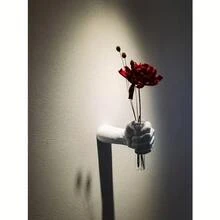 1個現代幾何樹脂壁掛花瓶 - 手持式壁掛鮮花架，適用於鮮花，現代家居酒店裝飾，無需電源，室內花瓶，酒店裝飾配件，藝術花卉裝飾 - 手握拳花瓶 - 查看 1