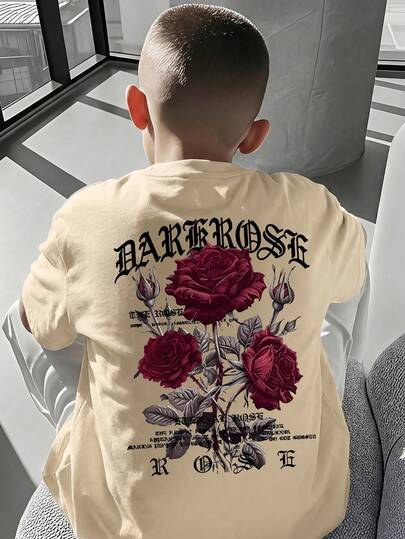 1 pieza Camiseta de manga corta con estampado floral de rosa oscuro en estilo vintage para niños, diseño de letras "DARK ROSE" en estilo gótico, camiseta casual de alta calle en color albaricoque