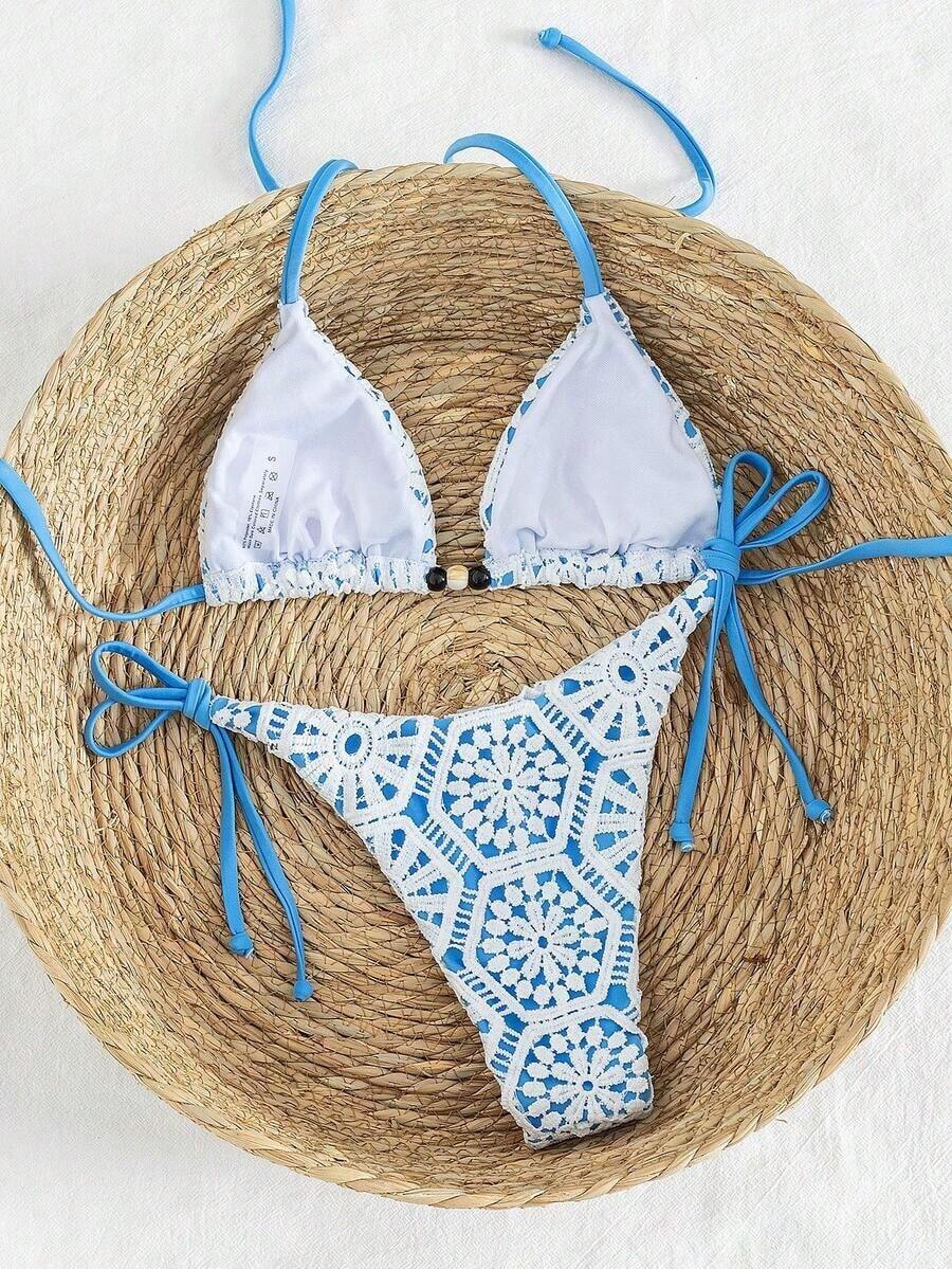 73PC Nuevo conjunto de bikini de 2 piezas de lujo y elegante Swim Vcay, con encaje de ganchillo blanco y triángulo caramelo/marrón. Parte superior de natación con cuello de halter y acentos de cuentas de madera, tanga sexy de corte alto para traje de baño/bañador de verano para playa, piscina, vacaciones, estilo retro Y2K Spice Hot Girl, festival de música, salidas a la tropical y vibraciones modernas - Azul - Ver 1
