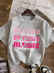 Women's Short-Sleeved T-Shirt With A Round Neck, Loose Fit, And Cute Casual Design. A Casual Summer And Vacation Outfit With A "Blessing" Print. Suitable For Holidays Such As Valentine's Day, Back To School, And Teacher's Day. This Short-Sleeved T-Shirt With A Letter Print Is Soft, Loose, And Comfortable, Offering A Versatile And High-End Casual Style. - 灰色的 - 查看 2