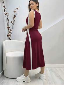 Long Knit Dress With V-Neck, Tank Top, Two-Tone Stripes And Slit, Comfortable, Loose Fit, Elegant Dress. - 酒紅色 - 查看 2
