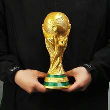 FIFA Bộ cúp bao gồm các cúp vô địch từ Canada, Mexico và Hoa Kỳ - được làm bằng nhựa và có hình ảnh các cúp và tượng nhỏ mang tính biểu tượng. Đây là lựa chọn lý tưởng cho người hâm mộ bóng đá và các nhà sưu tập, đồng thời cũng là món quà tuyệt vời để trang trí tiệc sinh nhật hoặc trưng bày trong văn phòng (hai mẫu sẽ được gửi ngẫu nhiên). - A - Xem 7