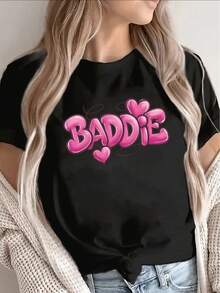 Camiseta de manga corta ligera y duradera, con un diseño de patrón BADDIE en color rosa, perfecta para uso casual, fiestas o salidas diarias, ofreciendo un ajuste cómodo para mujer, hecha de 100% algodón. - Negro - Ver 7