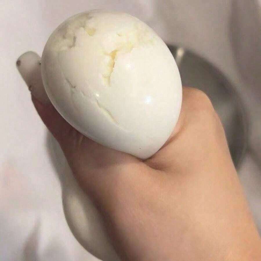 1件逼真雪球捏捏玩具 完美禮物 - 生日禮物 - 節日禮物 - 聖誕禮物