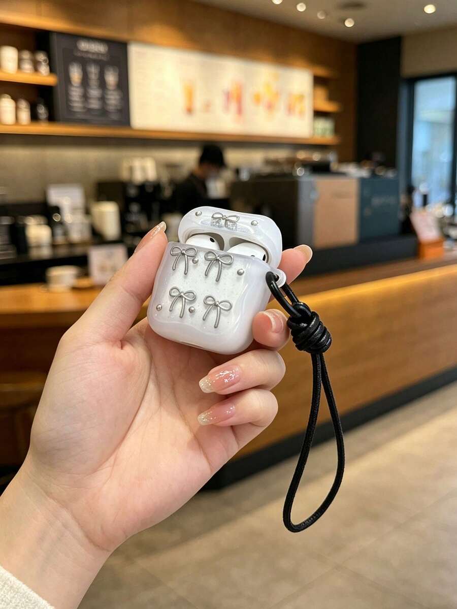 1 chiếc ốp tai nghe bằng nhựa mạ điện họa tiết chấm bi 3D, đính nơ kim loại, tương thích với Apple 1/2/3/4/Pro/Pro 2/Pro 3, kèm dây đeo và vỏ bảo vệ. - Nhiều màu - Xem 1