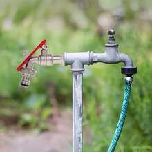 Outdoor Anti-Theft Faucet, Made Of Zinc Alloy, Lockable For Safety, G1/2 Threaded Interface, Meets European And American Standard Faucet Connectors, Suitable For Outdoor Use, Quick Hose Connection - Red - View 5