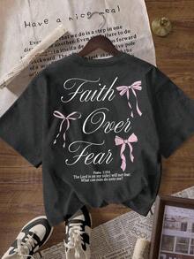 Camiseta casual de verano para mujer con cuello redondo, manga corta, estampado gráfico con lazo rosa y eslogan - Gris Oscuro - Ver 2