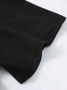 Camiseta de Estilo Casual con Estampado de Retrato de Superhéroe Invencible - Cuello Redondo, Manga Corta, Suave y Cómoda, Moda Urbana, Diseño Gráfico en Negro - Negro - Ver 5