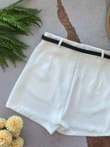 Women's Tailored High-Waisted Shorts + Belt With Gold Buckle - 白色 - 查看 3