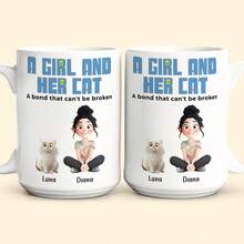 Uma Garota e Seus Gatos - Caneca Personalizada, Presente para Filha, Caneca com Retrato Personalizado de Animal de Estimação, Presente para o Dia das Mães, Caneca Personalizada com Foto de Cachorro ou Gato, Presente Único para Amantes de Animais de Estimação e Mães de Cachorros/Gatos, Caneca de Café Personalizada com Cachorro Gato, Caneca de Mãe de Cachorro, Presente para Amante de Animais de Estimação, Caneca de Fotos Personalizadas de 11oz, Nomes, Texto, Adequada para Beber em Todas as Estações, Presentes para Namorado, Namorada, Melhor Amigo. - Caneca para animais de estimação com nome em C - Visão 5