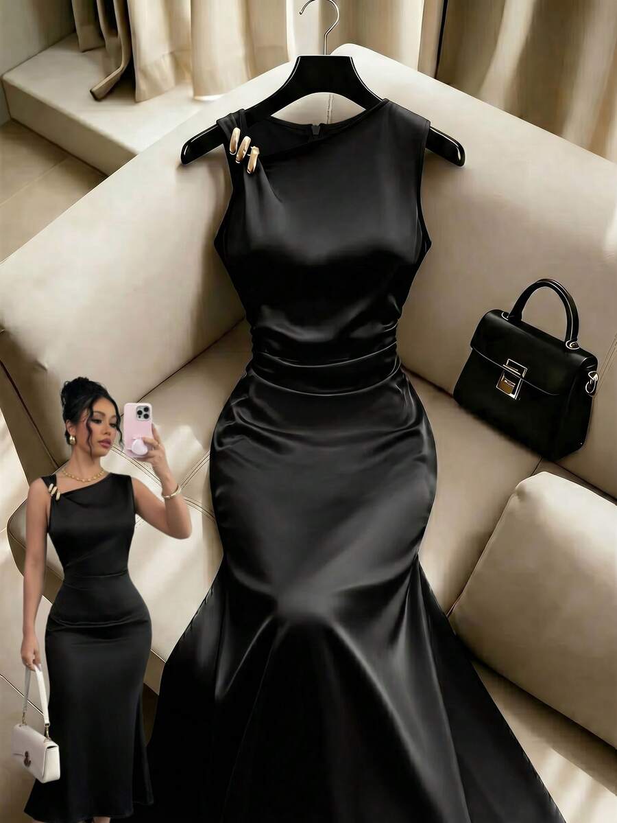 Đầm satin đen thanh lịch với thiết kế xếp ly ở eo, chất liệu satin mềm mại, rủ tự nhiên, điểm nhấn là chiếc nhẫn vàng tối giản làm nổi bật phong cách, phù hợp cho đi làm mùa xuân/hè, mặc hàng ngày, dự tiệc, đi biển, lễ tốt nghiệp, công sở, đi làm, Giáng sinh, các dịp thường nhật. - màu đen - Xem 1