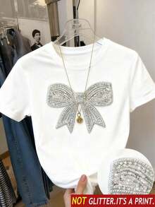 New Fall/Winter 2026 Release: Women's Short-Sleeved T-Shirt With A Round Neck, A Relaxed And Versatile Fit. It Features An Exclusive Print With Butterfly Motifs And A Tie Detail On The Chest. The Ultra-Soft Fabric Has A Beautiful Drape, Making It Ideal As The Base For A Casual Or Elegant Look. - 白色 2 - 查看 6