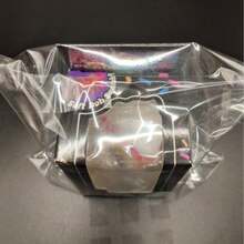 三层彩色蛋糕造型挤压玩具，硅胶材质，有效缓解压力。顶层是蓬松的白色奶油层，模拟裱花奶油的质感。主体由上至下依次为蓝绿色、亮黄色和粉色三层鲜艳的馅料。每层馅料边缘都呈自然的波浪形，并以白色奶油线分隔。外层为柔软的白色硅胶底座。整体色彩鲜艳饱满，材质柔软有弹性，是一款有效的硅胶挤压玩具，能够有效缓解压力。 - 彩色 - 查看 7