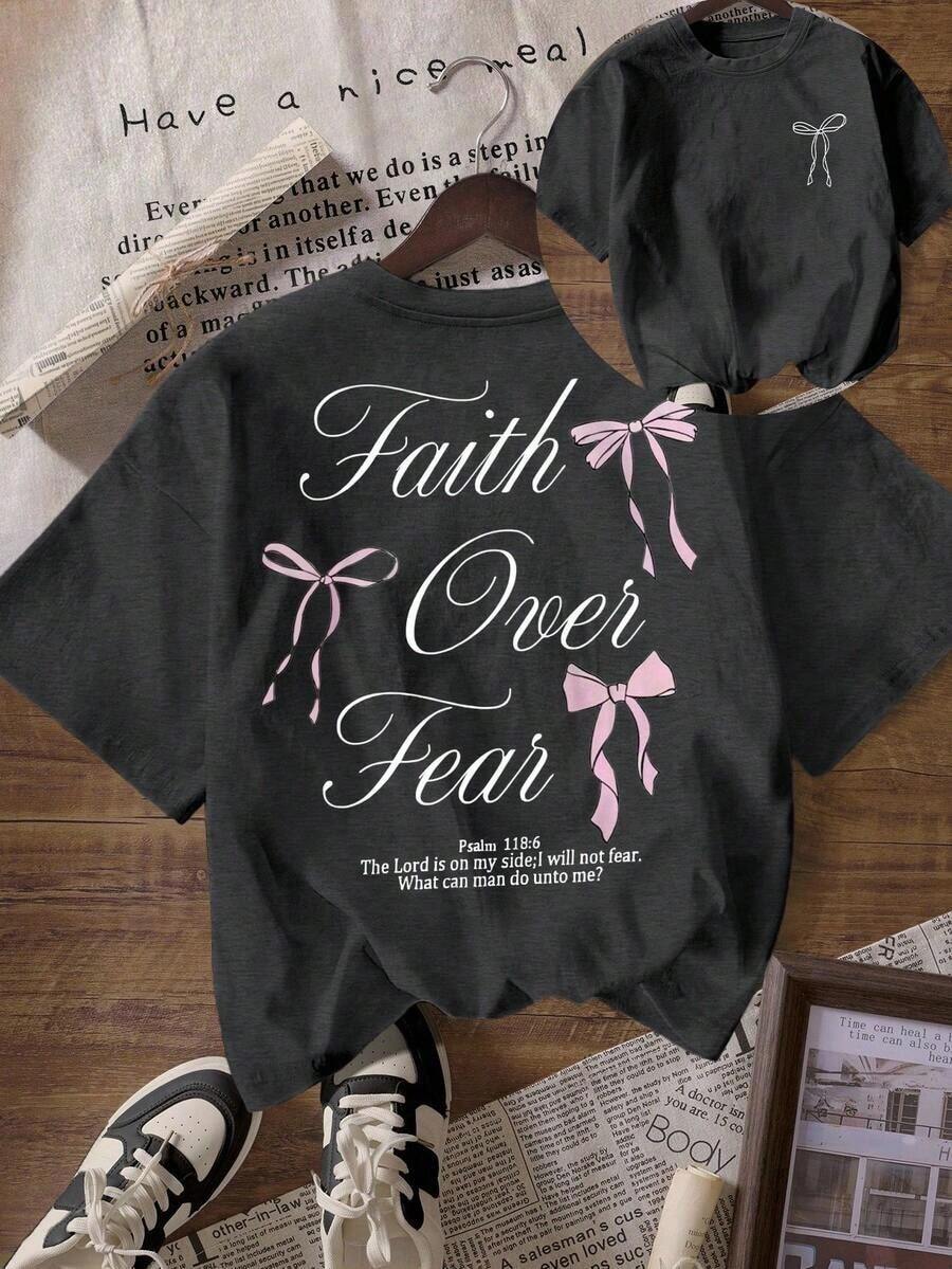Camiseta casual de verano para mujer con cuello redondo, manga corta, estampado gráfico con lazo rosa y eslogan - Gris Oscuro - Ver 1