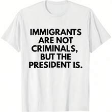 Lightweight, Fitted, Short-Sleeved Cotton T-Shirt With A Round Neck, Featuring A Graphic Print. Classic Casual Wear For All Seasons, Soft And Versatile For Everyday Use, With The Eye-Catching Print "Immigrants Are Not Criminals." - 黑色 - 查看 3
