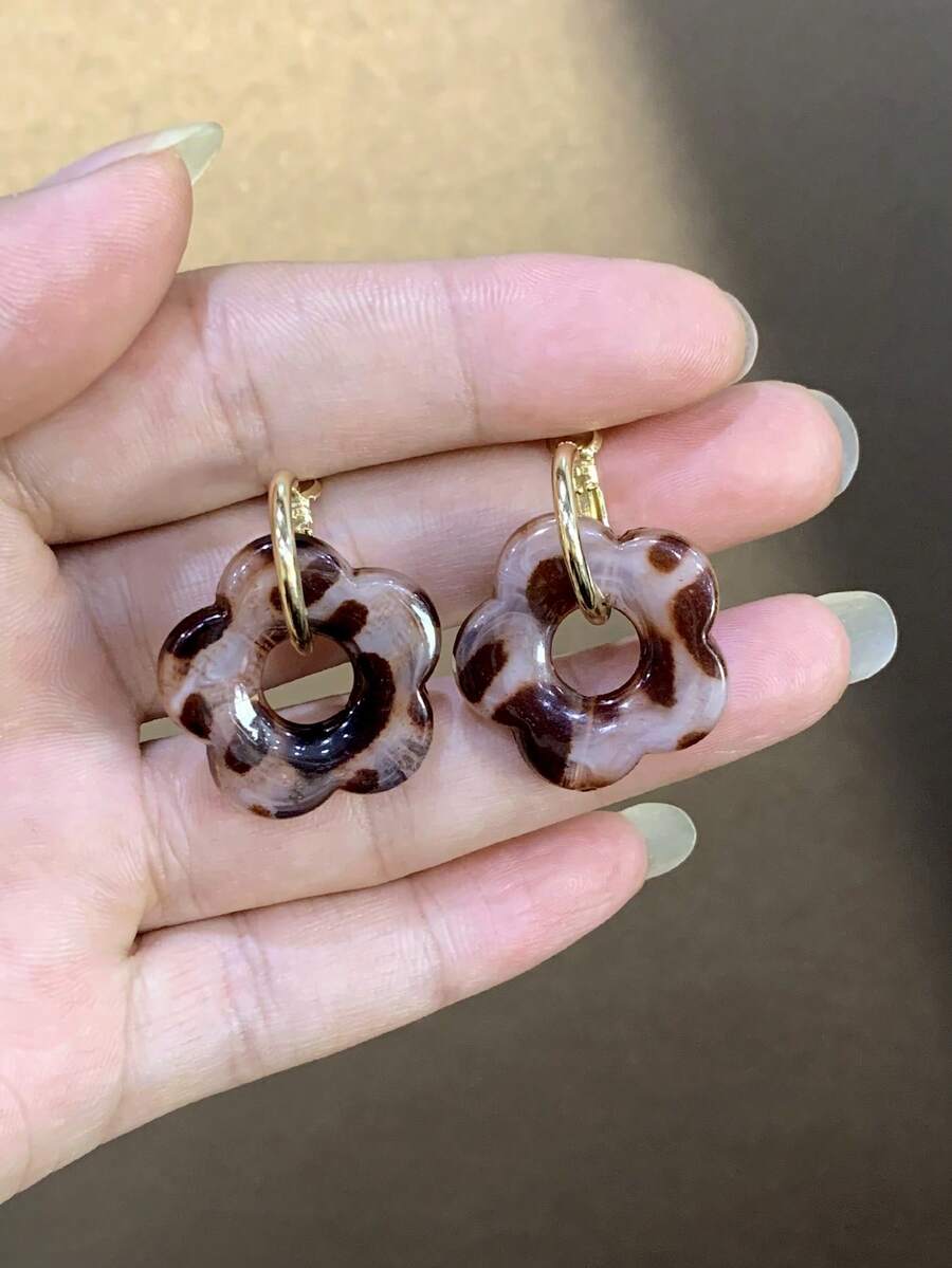 LADYCOCO 一对时尚可爱豹纹亚克力2.6厘米吊坠耳环，适合女性佩戴，非常适合约会、派对、送礼，带有四叶草元素