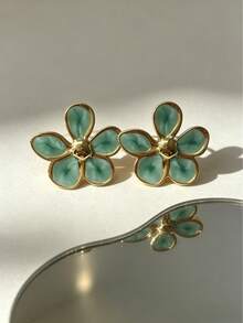 1 Pair Vintage Green Butterfly Stainless Steel Stud Earrings, Hypoallergenic Waterproof Gold-Plated Earrings, Suitable For Daily Wear, Dates, Parties, Work, School, Anniversary, Graduation, Casual Weekends, Bridesmaids, Best Friend Gatherings, Island Vacation, Summer Music Festival, Street Party, Outfit Eye-Catching Jewelry - Multicolor - View 9