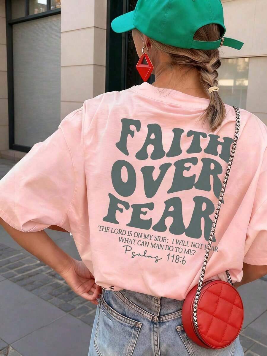 Camiseta de manga corta con cuello redondo y estampado de la frase "La creencia vence al miedo", estilo casual y de resort, uso diario esencial. Camiseta gráfica de mujer, blusa blanca de de verano Playeras Deportivas Para Mujer