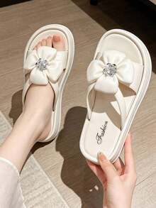 Sandalias de diapositivas con tira brillante y suela gruesa con estilo floral coreano, versátiles para ir al trabajo y la playa, verano - Blanco - Ver 1