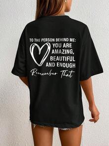 Off-The-Shoulder T-Shirt With A Heart Graphic And The Slogan: "TO THE PERSON BEHIND ME: YOU ARE AMAZING, BEAUTIFUL, AND ENOUGH." Remember That. Women's Graphic Tees. - 白色 - 查看 4
