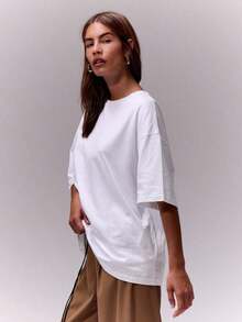 Camiseta de cuello redondo suave y oversize, parte de un armario cápsula casual, camiseta oversize para uso diario, aeropuerto, vuelta al colegio, elegante para primavera y verano, vacaciones - Blanco - Ver 3