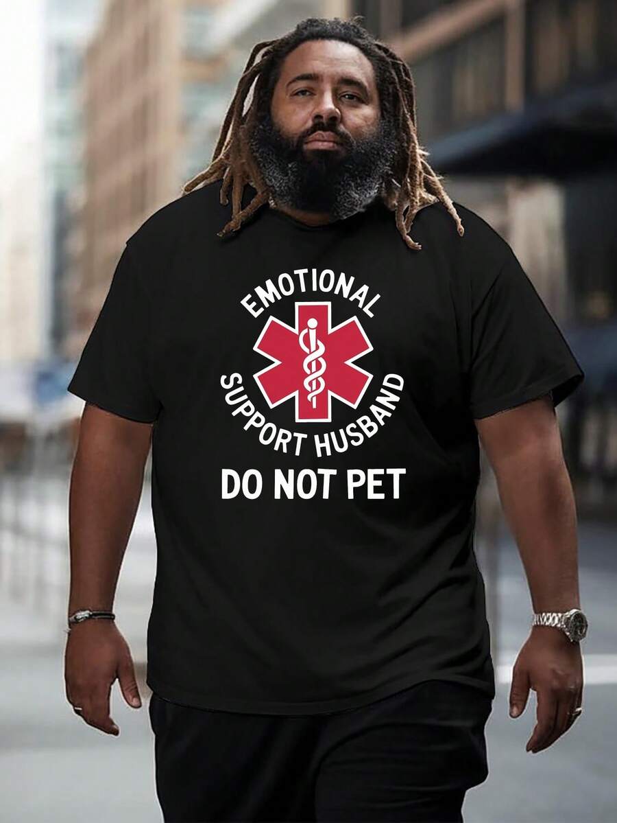 Camiseta de manga corta oversized con estampados de moda americana "Hombre de apoyo emocional, no toques", diseñada para hombres de talla grande, perfecta para primavera y verano con cuello redondo casual y tejido transpirable, talla grande - Negro - Ver 1