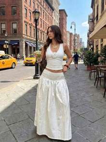 Áo croptop nữ kiểu Pháp sang trọng với họa tiết hoa hồng 3D, hở lưng, cổ chữ V sâu gợi cảm, xếp ly, màu trắng hoa văn thanh lịch cho mùa hè. Tạo nên vẻ ngoài sang trọng, quyến rũ và cuốn hút cho mùa hè. - trắng - Xem 2