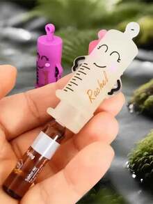 安瓿瓶开启器钥匙扣，注射器造型切割器，护士/医生安瓿瓶开启辅助工具，药片研磨器——可用作简易开瓶器、背包钥匙扣、汽车钥匙扣或包装装饰。护士节送给护士及其亲属的理想礼物。适用于安瓿瓶、小瓶、药品和样品，非常适合旅行、露营和居家护理，是医生、护士、医院和家庭医疗的实用工具。护士节完美礼物推荐。 - 查看 5