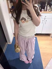 Y2K 复古风慵懒咖啡女孩印花露脐短款T恤，宽松版型，独特标语设计，露脐百搭夏季休闲上衣，适合学生及通勤穿着，白色 - 白色 - 查看 4