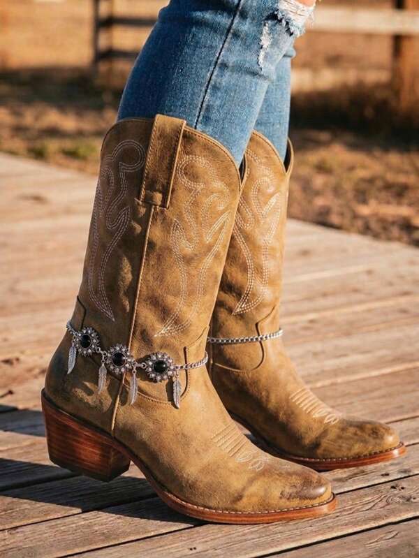 Cadena para botas occidentales bohemias para mujer - Adornada con cuentas negras y colgantes con borlas de plumas, ideal para festivales de música y combinar con botas vaqueras