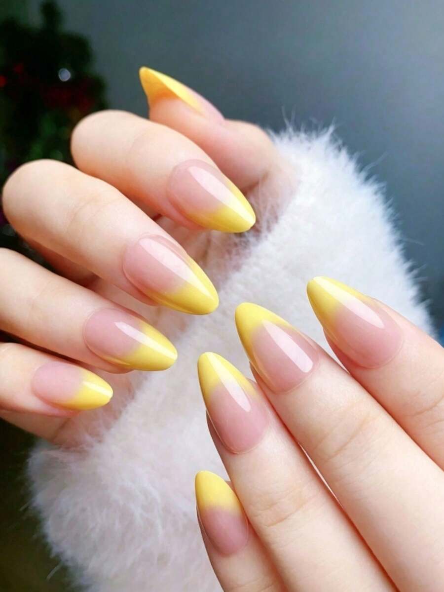Bộ 24 miếng dán móng tay ngắn hình hạnh nhân kiểu Pháp màu nude và vàng, kèm theo 1 dũa móng và 1 lọ keo dán móng. - Màu vàng - Xem 1