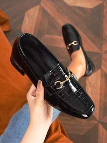 Mocasines de tacón bajo negro para mujer, estilo británico retro de punta redonda, diseño de parches universitarios, adecuados para primavera/otoño, trabajo y uso diario - Negro - Ver 2