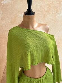 Casual 2-Piece Set Consisting Of A Cropped Top With An Irregular Neckline And Lettuce Hem, And Shorts, In A Solid Color, For Vacation, Spring/Summer - Green - View 2