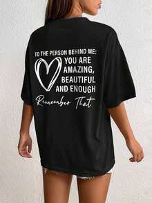 Off-The-Shoulder T-Shirt With A Heart Graphic And The Slogan: "TO THE PERSON BEHIND ME: YOU ARE AMAZING, BEAUTIFUL, AND ENOUGH." Remember That. Women's Graphic Tees. - 白色 - 查看 1