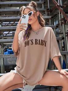 Oversized Off-The-Shoulder Graphic Tee With Lettering Design, Women's Graphic Tops, Unisex - 卡其色 - 查看 12