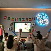 1个足球运动员蓝白LED霓虹灯，USB供电可调光足球氛围灯，适合男孩卧室/男士专属空间/游戏室/酒吧/体育酒吧墙面装饰、生日派对装饰，是送给体育爱好者的绝佳礼物。 - 多色光 - 查看 4