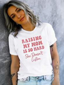 Women's Fun Graphic Tee With The Phrase "Raising My Mom Is Hard, She Doesn't Listen" - Short Sleeve, Crew Neck, Black With Pink Lettering Print, Perfect For Parties, Holidays, Sports, And Lounging At Home. A Great Gift For Birthdays And Friends. | Funny Graphic Tee | 100% Cotton - 白色 - 查看 3