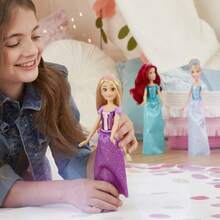 Hasbro 孩之宝公主系列皇家闪耀长发公主娃娃，时尚娃娃，带裙子和配饰，适合3岁及以上儿童。 - 長髮公主 - 查看 5