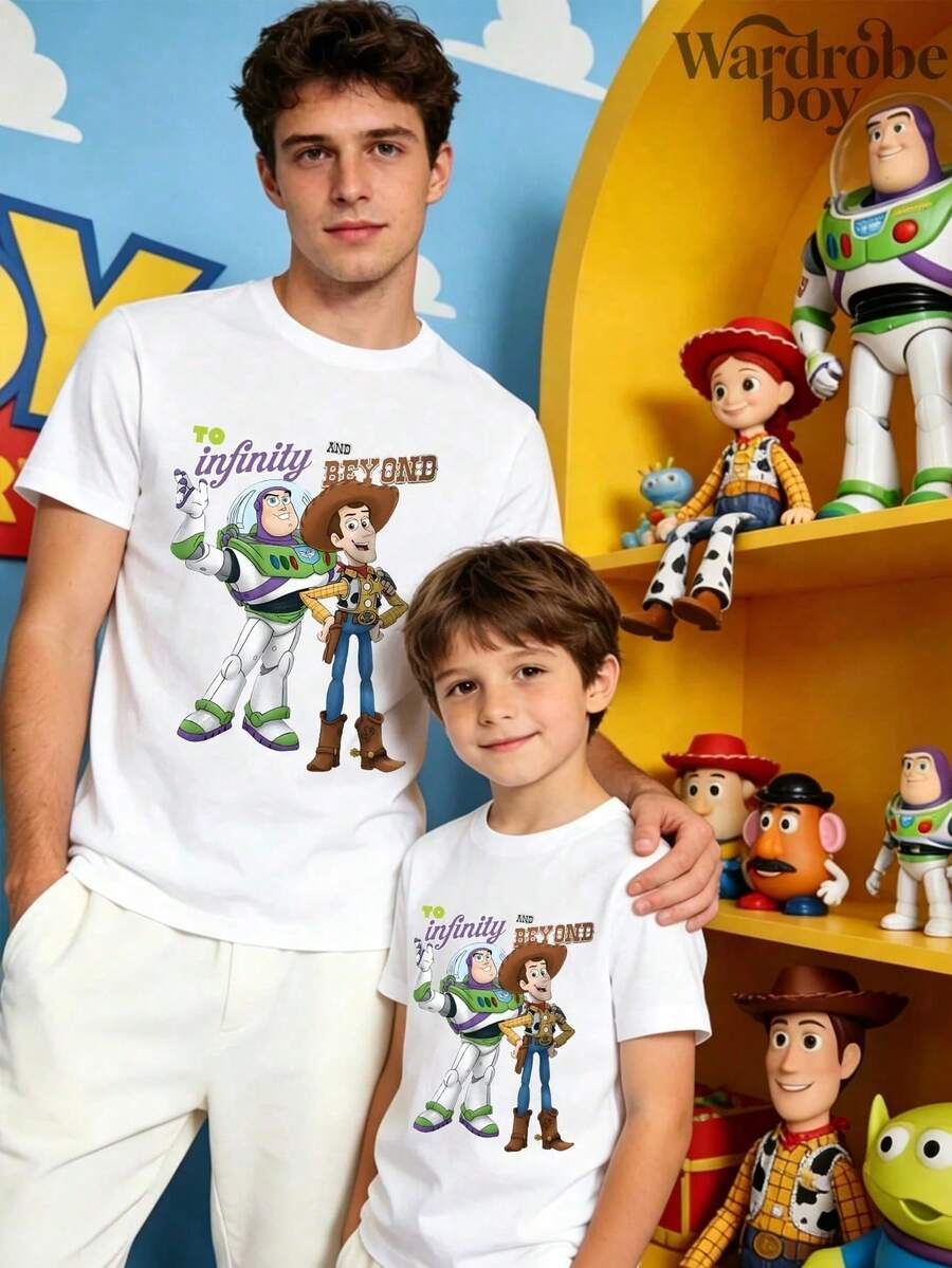 Disney Licensed Toy Story Short-Sleeved T-Shirt, Printed With Woody, Buzz Lightyear And The Classic Quote "To Infinity And Beyond". It Represents Family Affection And Friendship, Perfect For Family Matching Outfits, Ideal For Family Travel And Vacation. This New 2026 Short-Sleeved T-Shirt Is Suitable For Both Men And Kids, A Great Choice For Father's Day. Made Of High-Quality Cotton Material, Comfortable And Breathable. The Vivid Design Makes It An Excellent Gift For Toy Story Fans And Disney Lovers. - 白色 - 查看 1