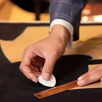 Bộ 10 bút đánh dấu tam giác - Phụ kiện may vá, dụng cụ đánh dấu mép vải nhiều màu, thích hợp để đánh dấu đường may quần áo, đánh dấu vải, may vá, thêu thùa, trang điểm, đánh dấu và sáng tạo đầy màu sắc, một món quà ý nghĩa cho Ngày của Mẹ và Ngày Valentine (Màu ngẫu nhiên) - Đi kèm hộp đựng bằng nhựa bền chắc để dễ dàng sắp xếp. Lưu ý: Sản phẩm dễ vỡ và có thể bị hư hỏng trong quá trình vận chuyển, nhưng điều đó không ảnh hưởng đến việc sử dụng. Nếu bạn không phiền lòng, vui lòng cân nhắc kỹ trước khi mua.